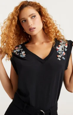 Cinq à Sept V-Neck Bella Tee SequinFlowerBlackMulti Online