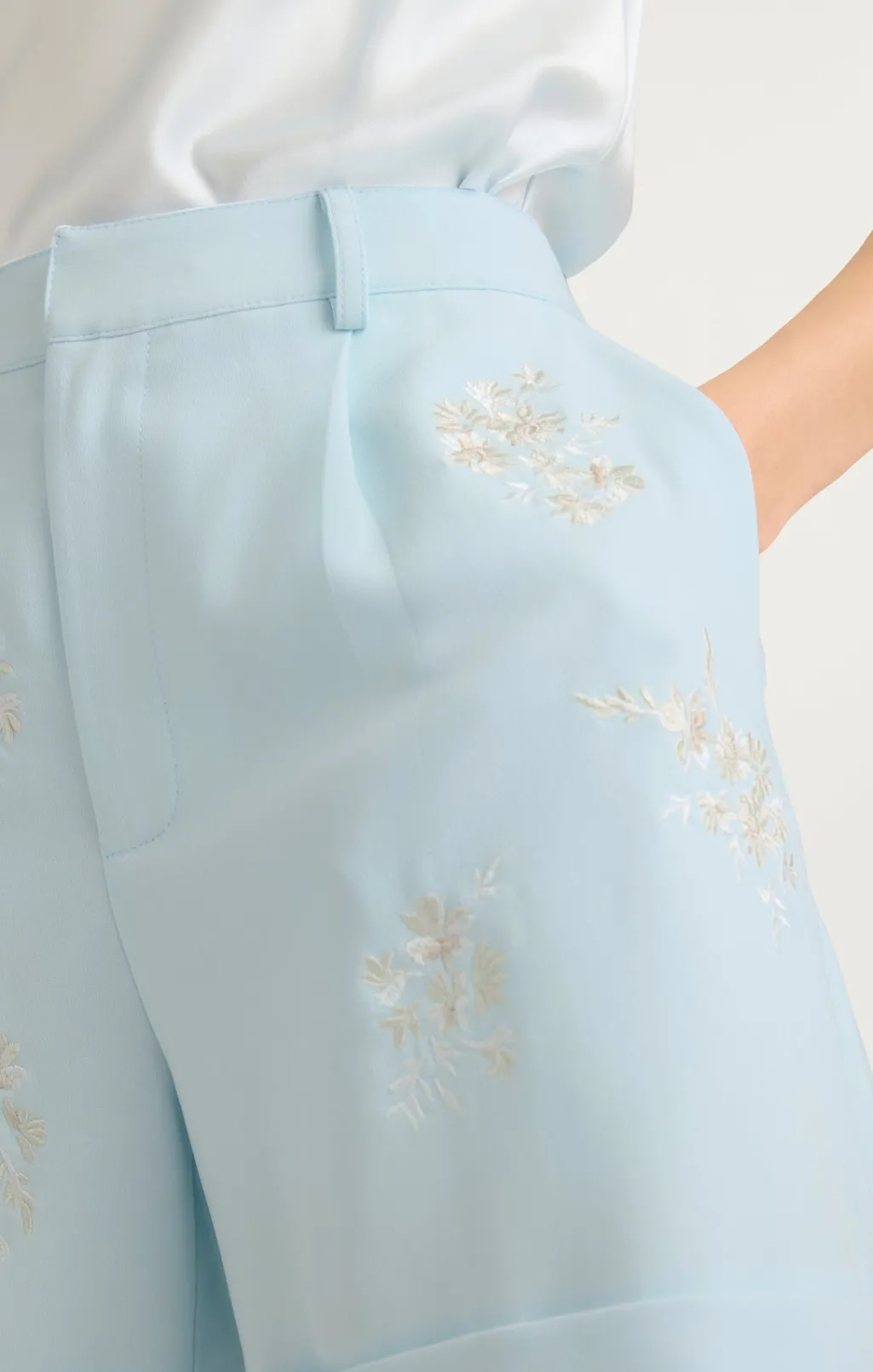 Cinq à Sept Wildflower Bouquet Maxine Short GlacialBlueMulti Hot